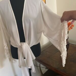 Gorgeous blouse/shawl!!! So elegant 🤗🤩